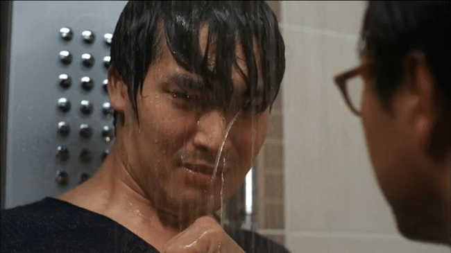 History_of_a_Salaryman_Hang_Woo_shower_2