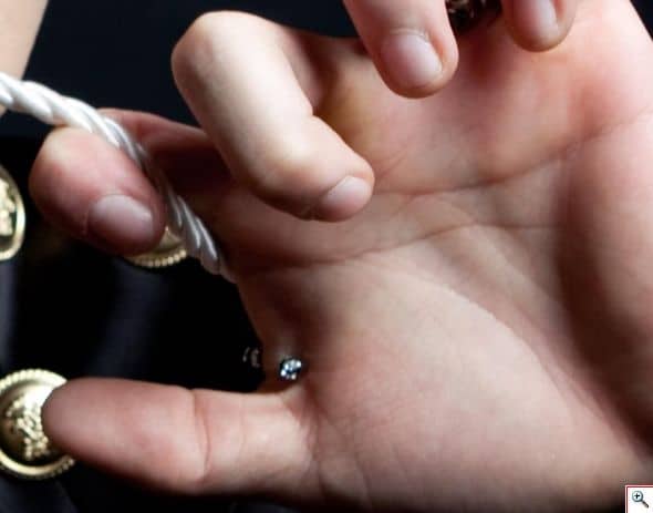 ukiss-eli-piercing2_590x463_4d1967d15c1898da6115361251225163-jpeg