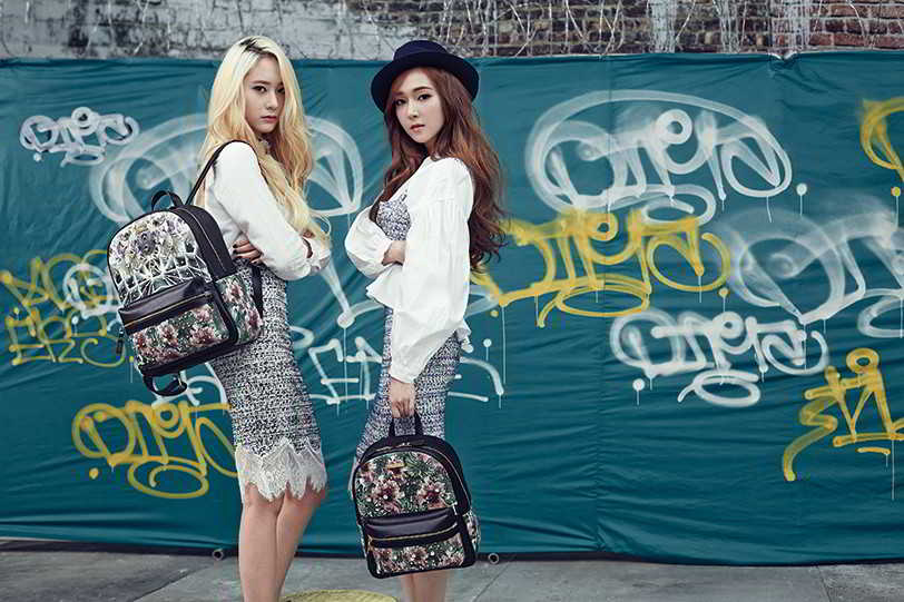 Jessica & Krystal  Lapalette 6 Suexo