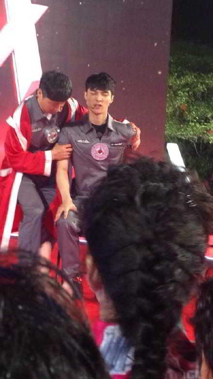 005uLonfjw1erycowwer3j30f00qo41m