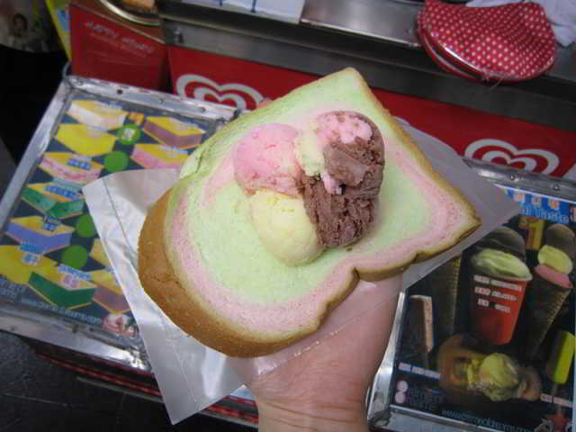 Singapore-Ice-Cream-Sandwich-31