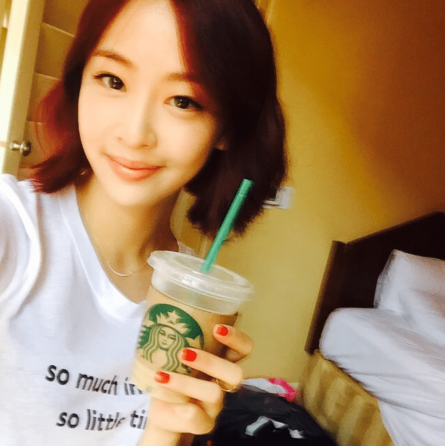 Dasom Kahve İçerken