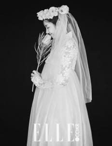 Onun anlık Elle Gelin fotoğraf çekimi sırasında çekilen fotoğrafı.