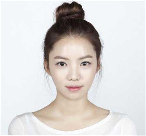 korean-girls-high-bun-hairstyle
