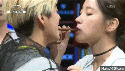 AMBER-SOYEON-PEPERO.gif.pagespeed.ce.ZDlOzySi73