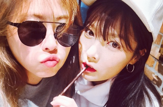 hyuna-pepero.png.pagespeed.ce.HsDMK7Rl_r