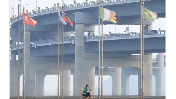 cropped_content_psyin-turk-bayrakli-klibi-daddy-yeni-bir-rekora-gidiyor_EKSZ7m7D3CXQVWn