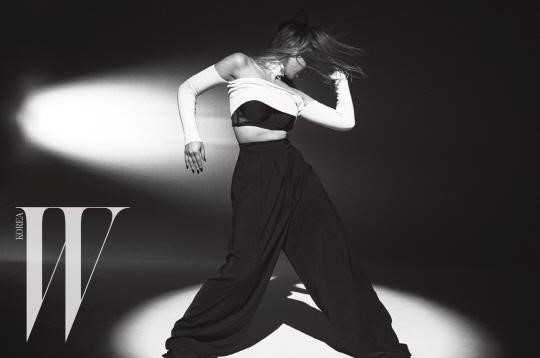 2ne1-minzy-w-korea-2