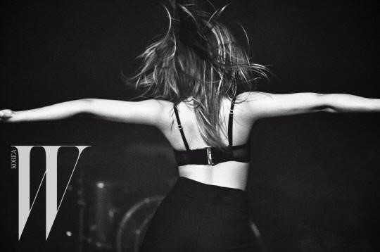 2ne1-minzy-w-korea-3