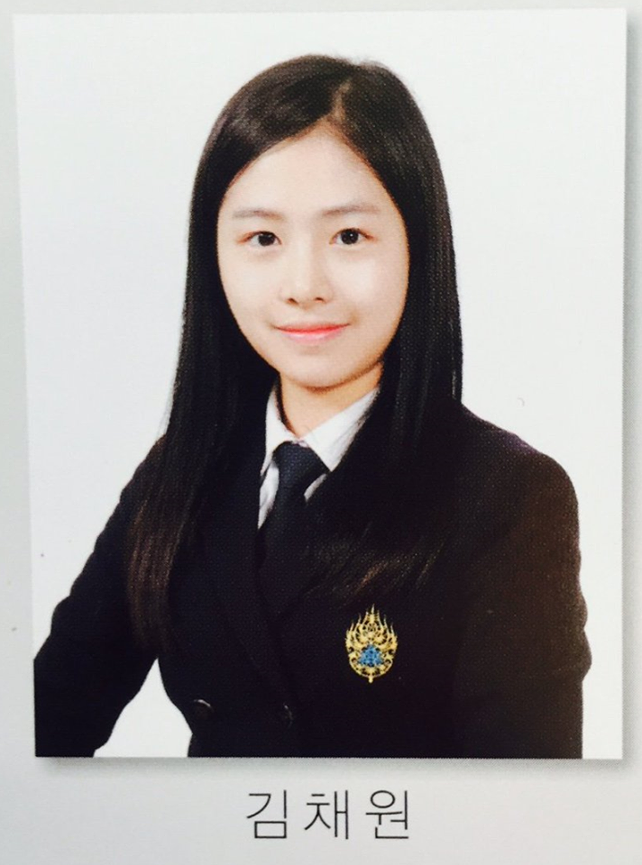 april-chaewon-high-school-graduation-yearbook-photo.png.pagespeed.ce.Ks_kbNuYOo