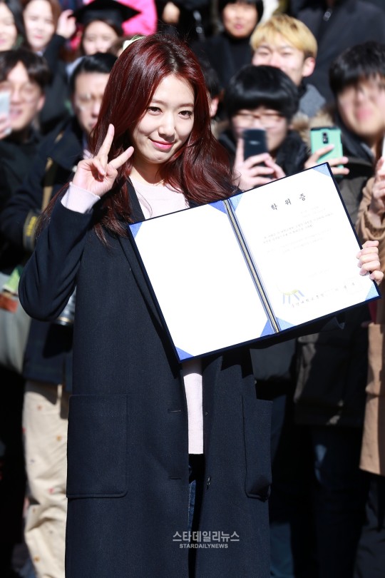 graduation-star-daily-news-Park-Shin-Hye-2-540x810