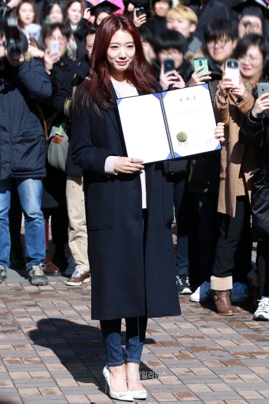 graduation-star-daily-news-Park-Shin-Hye-4-540x810