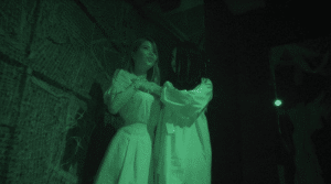 MAMAMOO-Haunted-House-3