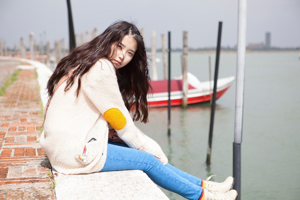 f8d01636cbb24b0ae03ed505963c7553