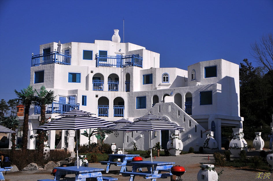 happy-house-santorini-2