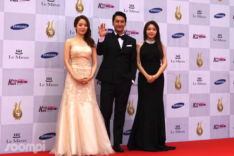 lee-ji-yeon-shin-hyun-joon-minah-800x535