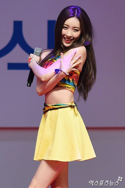 some-say-sunmi-is-at-the-peak-of-her-beauty-on-8220why-so-lonely8221-promotions