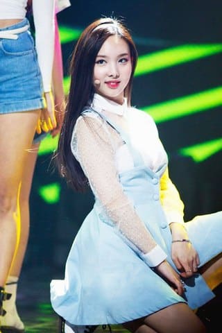 nayeon 12