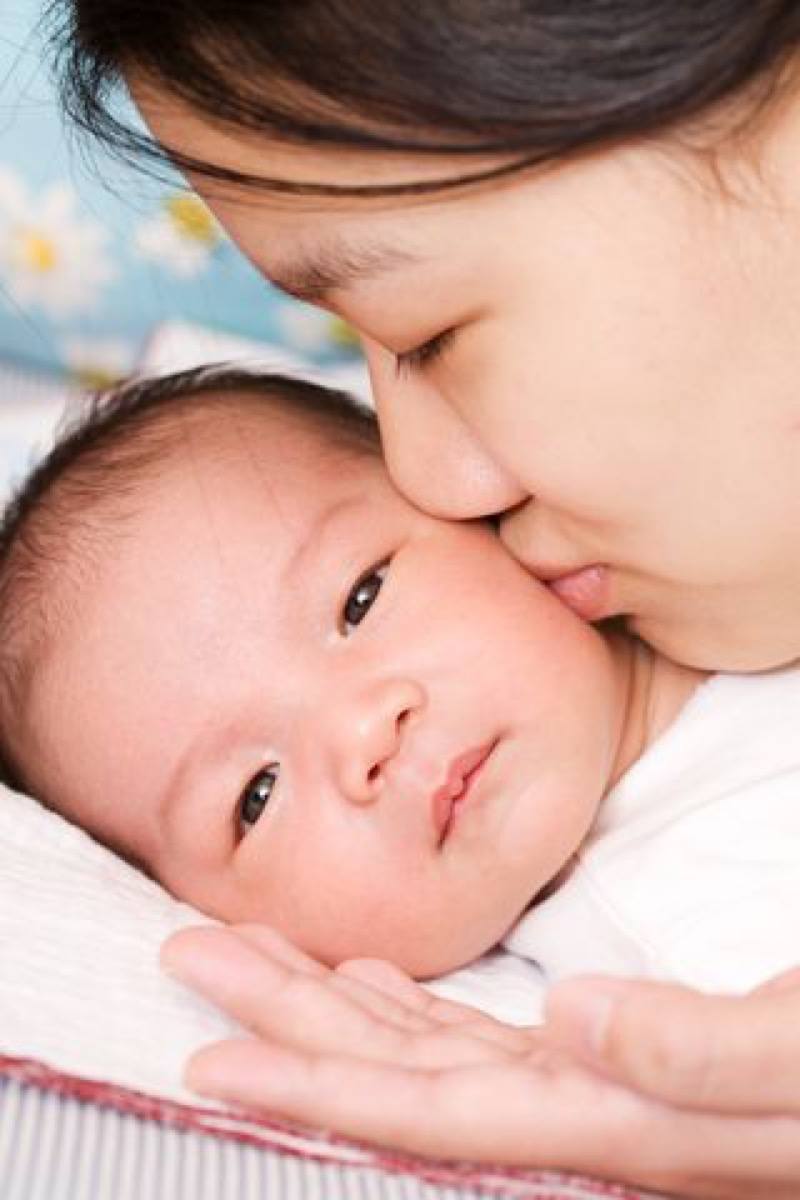 спящая мама азиатка и ее сын фото 76