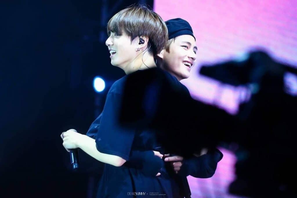 BTS Üyeleri V ve Jungkook'un İlişkilerinin 15 Sevimli Anı - KoreZin