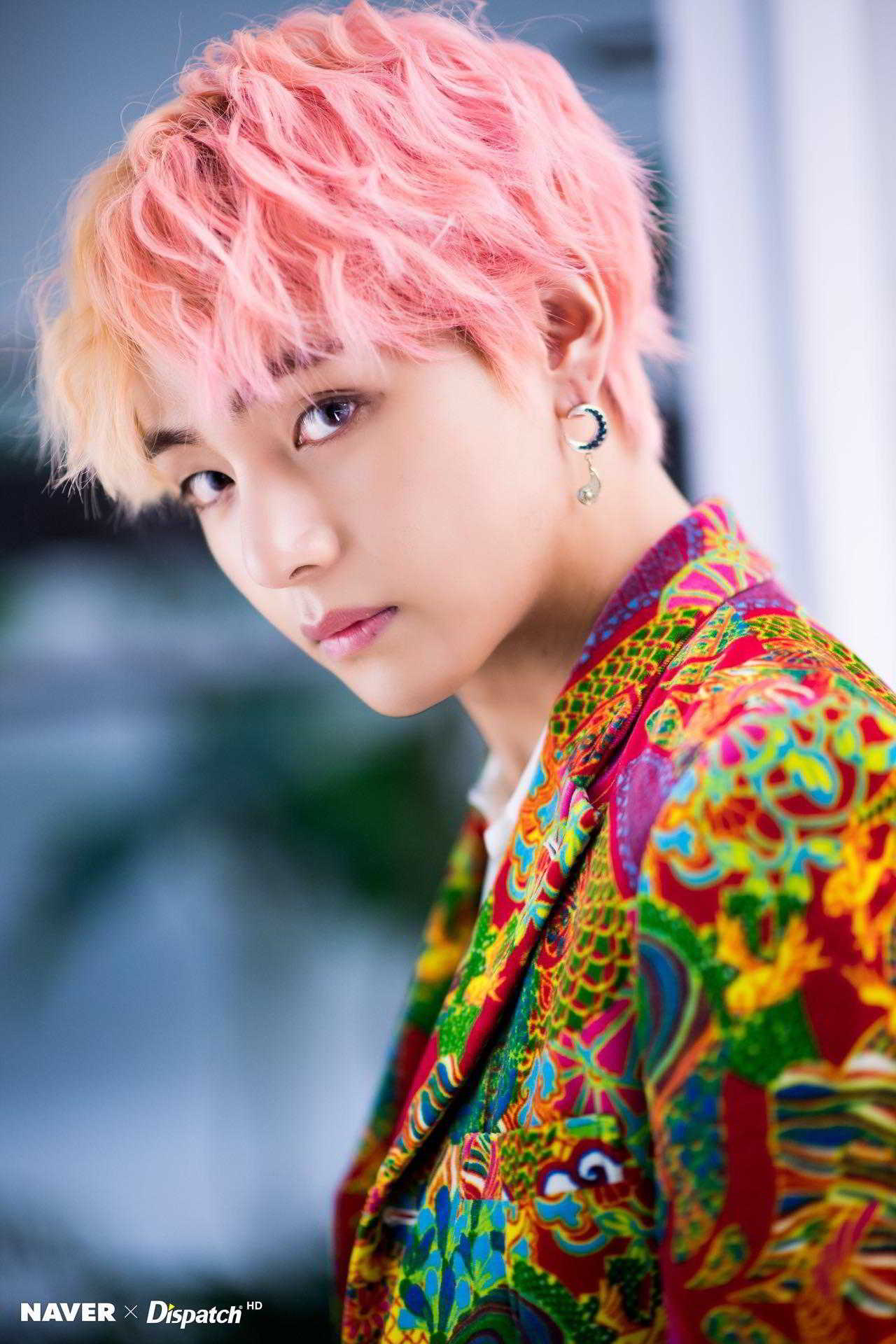BTS'ten V, 2018 Dünya'nın En Yakışıklı Yüzleri Listesi'nde 1. Oldu