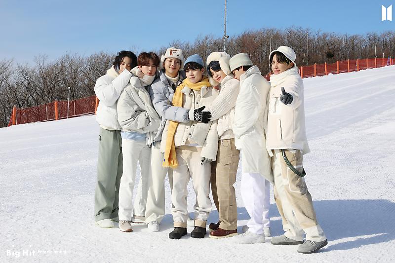 BTS, "2021 WINTER PACKAGE" Çekimlerinin Çarpıcı Kamera Arkası